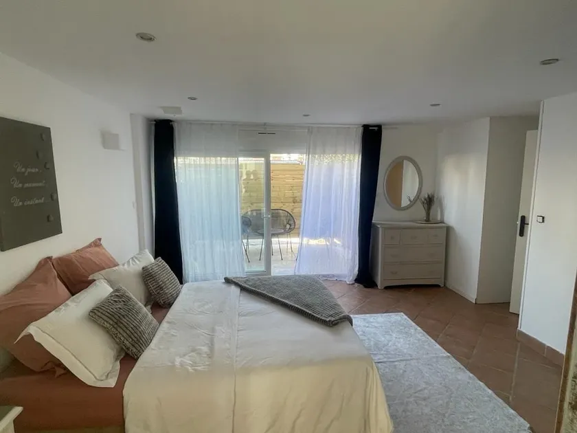 Cozy 50 m² apartment, parking, train stations 5 min away, Lille city center - Image 1