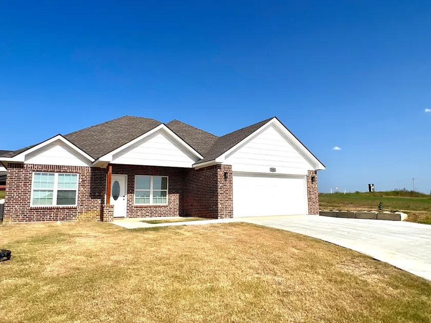 Spacious 4 BR Home in Durant,OK - Image 1