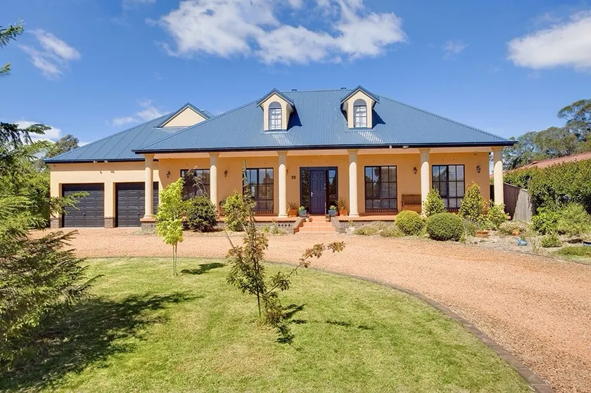 Stately Bowral Designer Home - Image 1