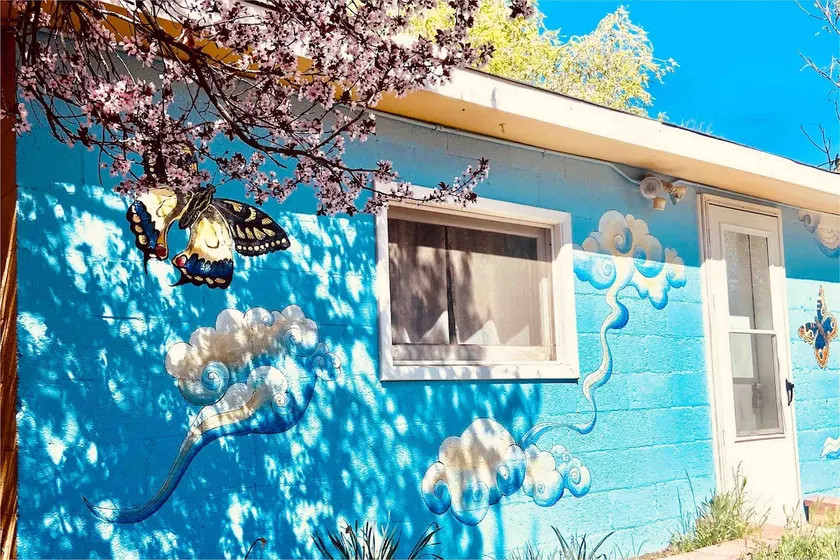 Hayduke's Hideout- Downtown, Dog Friendly - Image 1
