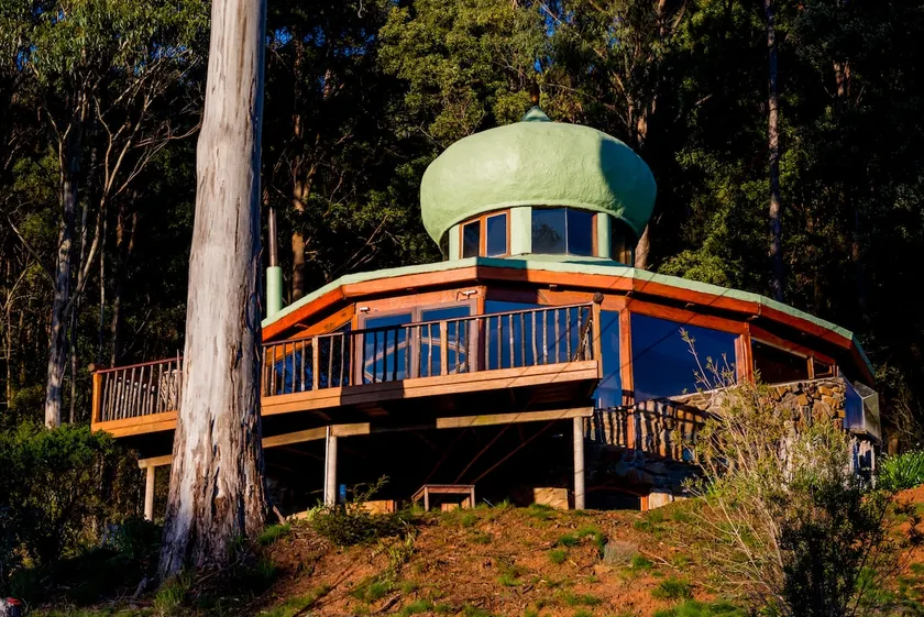 The Roundhouse : Rainforest & Mountains - Image 1
