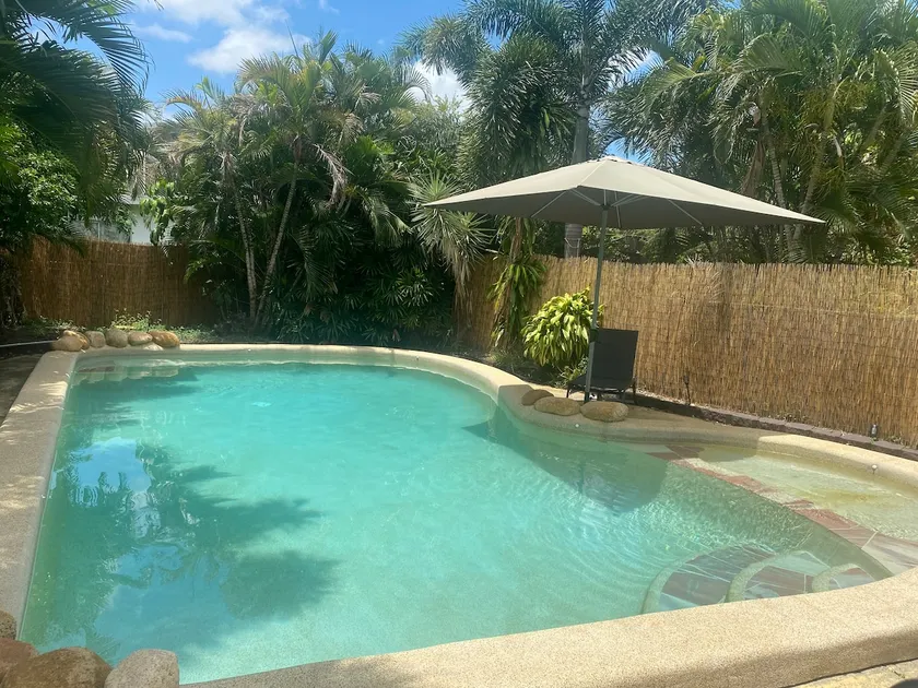 Private Ground Floor with Pool Access - Image 1