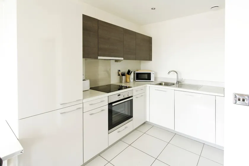 Abodebed - Bright, Modern Apt/1 Bed in Town Centre - Image 1