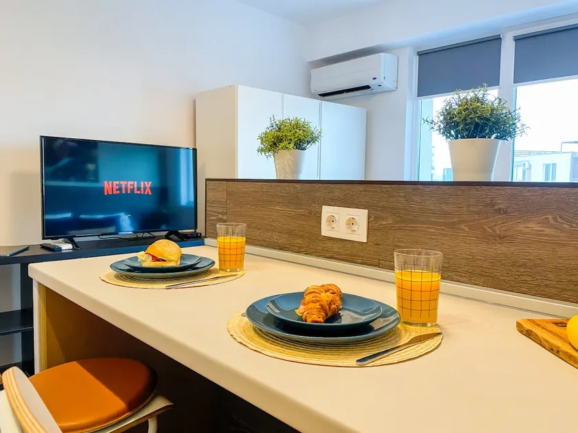 Cosher | Great Location + Stunning City Views - Image 1