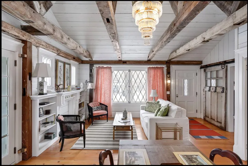Cozy Cottage - Heart of Downtown Wayzata - Image 1