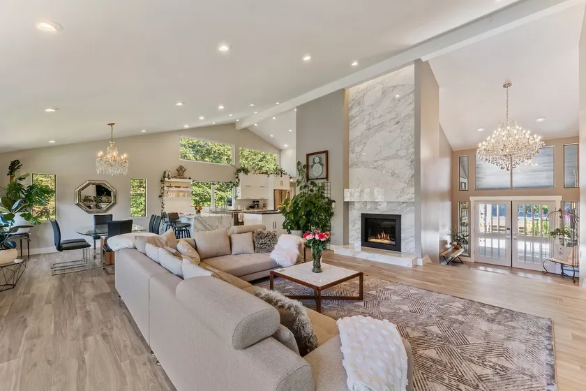 Botanical Estates Modern Wine Co. Home & Jacuzzi - Image 1