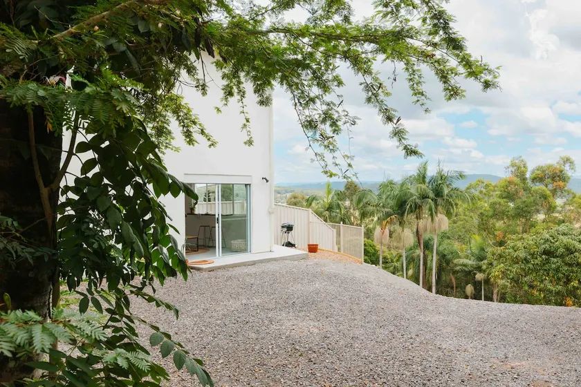 Tinarra Treetops -Modern Studio by the Rocks - Image 1