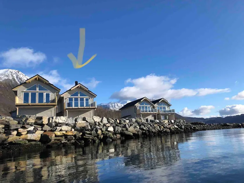 Large and modern waterfront house right by the ocean - Image 1