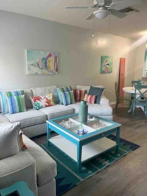 The Seabreeze Cottage with peaceful water views - Image 1