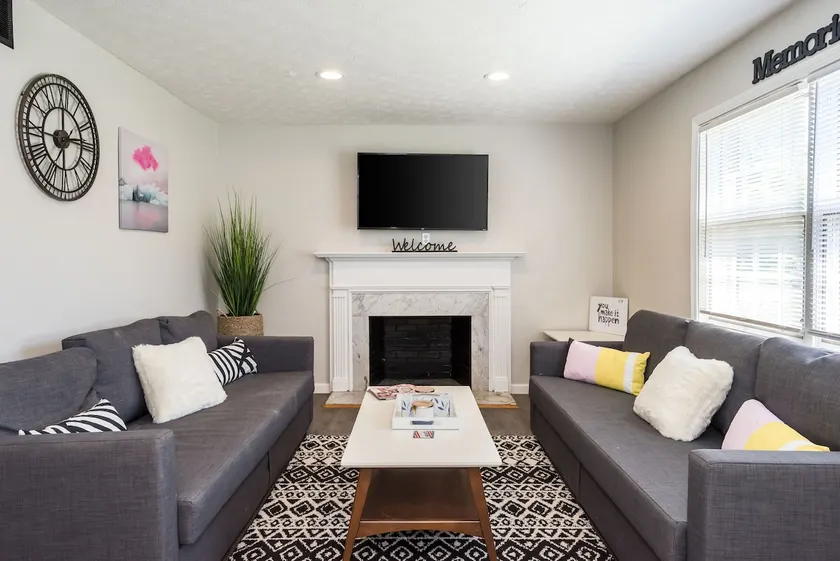 ★ Trendy Spot Located in an A+ neighborhood - Image 1