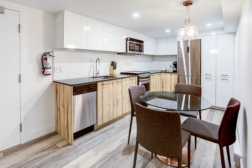 Elegant Loft BBQ Parking on Grande-Allée - Image 1