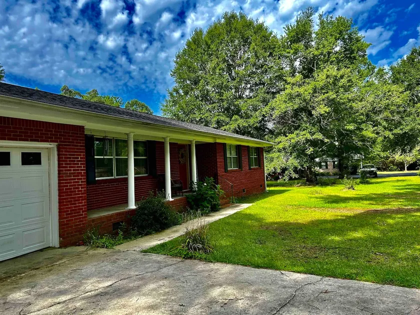 Green Acre Home is at it’s best now that green is everywhere! Welcome! - Image 1