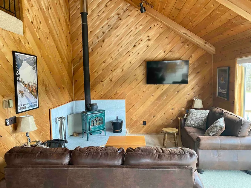 VT cabin on 20 acres near Okemo/Ludlow. Pets ok - Image 1