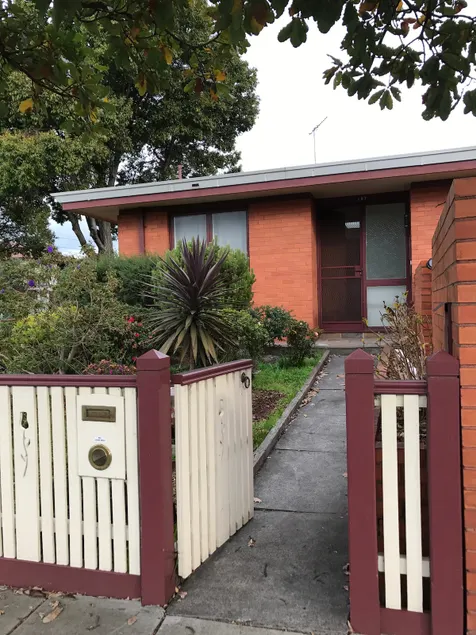 Close to Glenhuntly Train Station, one bedroom and one bathroom - Image 1