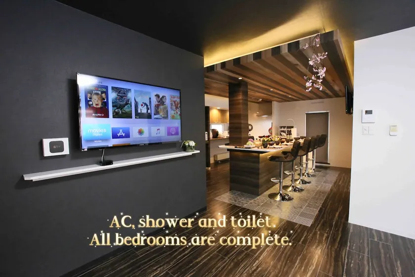 Nishimachi / All rooms are air-conditioned / 139 ㎡ Entire house / 4 bedrooms + 4 bathrooms / Free parking for 2 cars / 5 minutes from subway station - Image 1