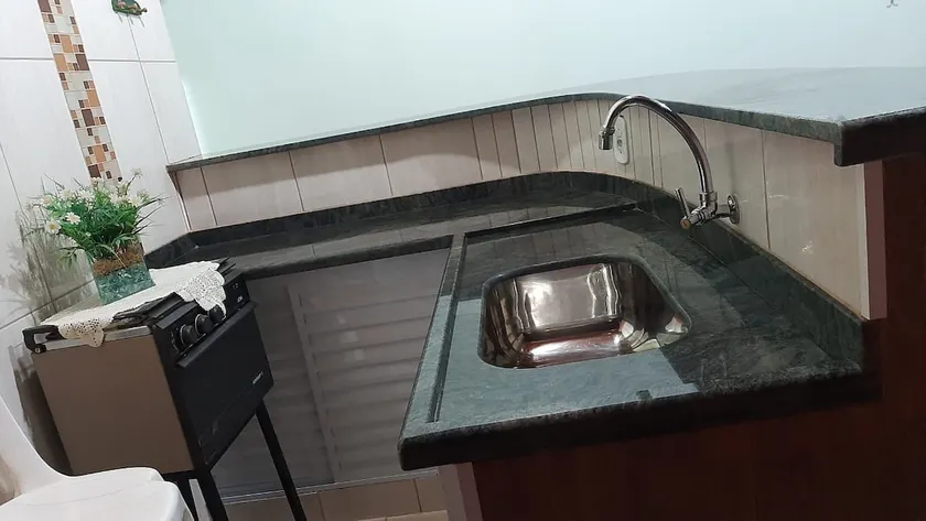 Apartment with 1 bedroom, bathroom and mini kitchen. - Image 1