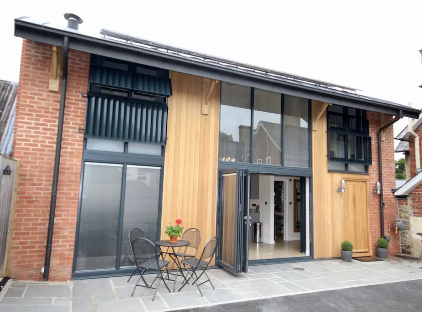 The Dutch Barn - 2 bedroom modern barn conversion - Image 1