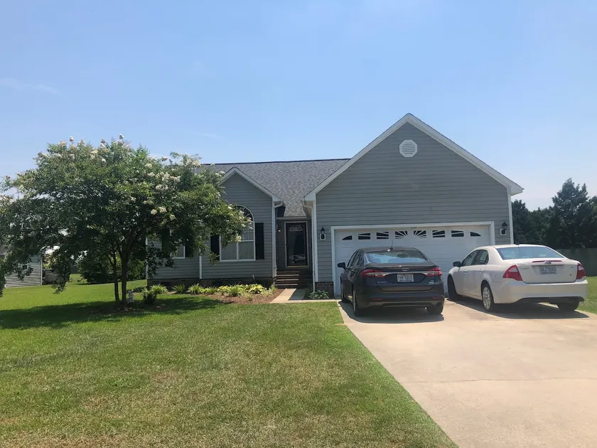 House close to ECU / ECU Health Hospital w/ garage - Image 1