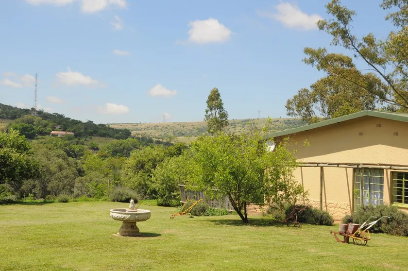 Private house on lifestyle farm - Image 1