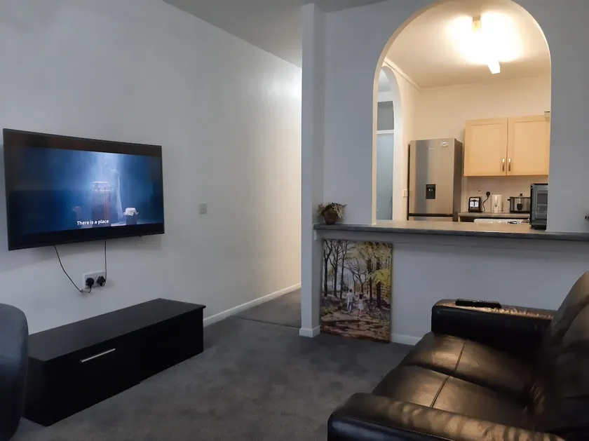 Entire Rental, Easy Reach to Etihad Stadium - Image 1