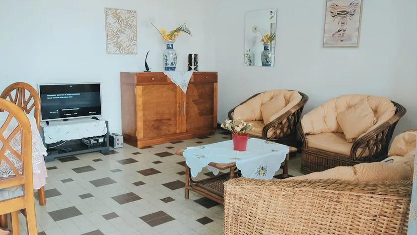Chic apartment with terrace and Bastos parking - Image 1