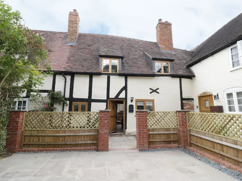 500 year old cottage in Stratford upon Avon - Image 1