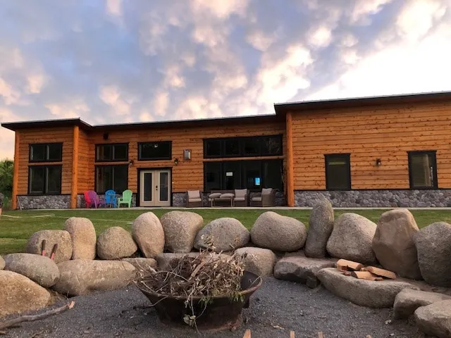 Beach House in Leavenworth Has River Beach Access - Image 1