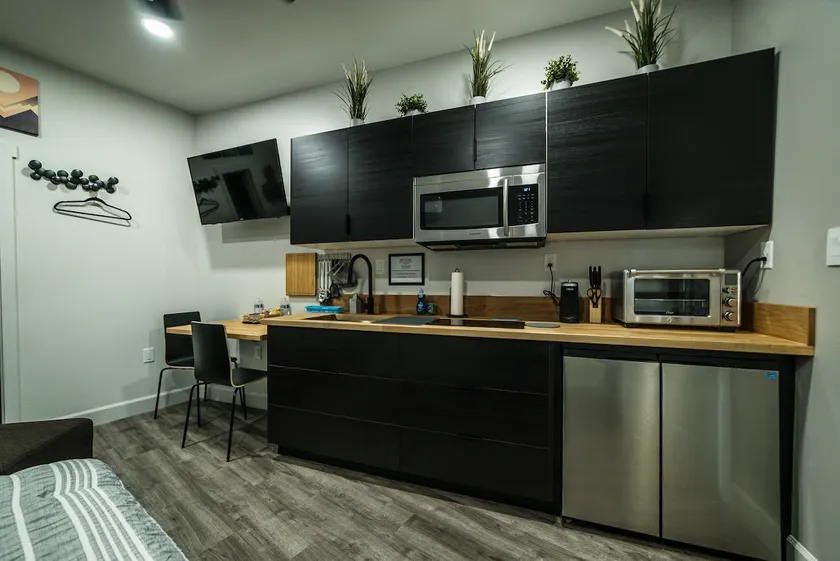 Newer ”Manor Studio” - Image 1