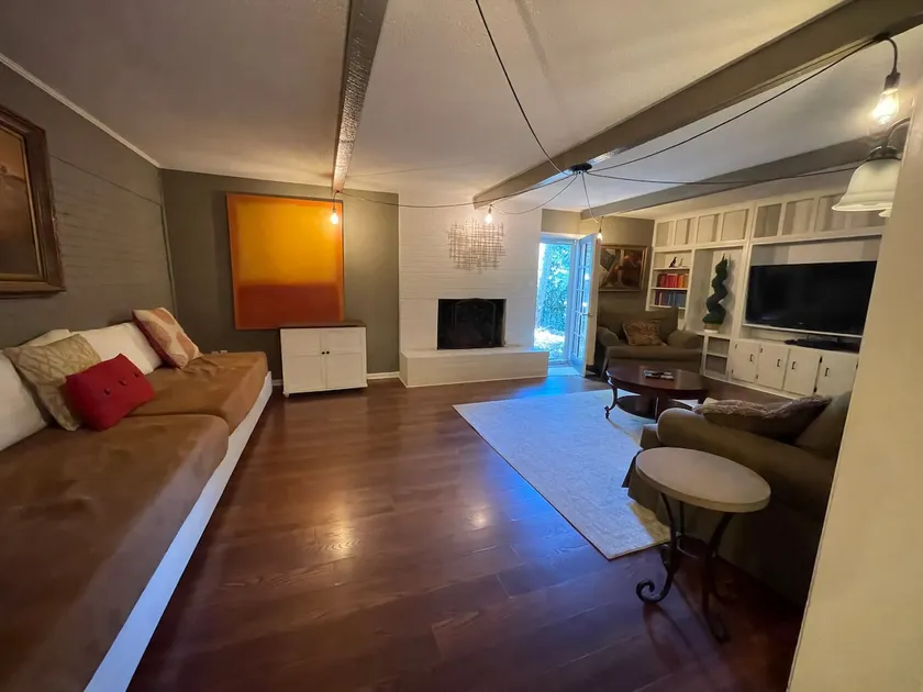 Maple Tree House - 3 miles from stadium, tucked away from traffic - Image 1