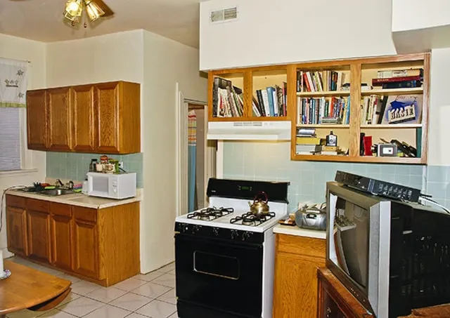 Tiny Studio Apartment 94 Walk Score - Image 1