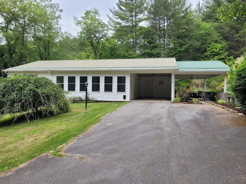 Peaceful Creek Side Getaway - Image 1