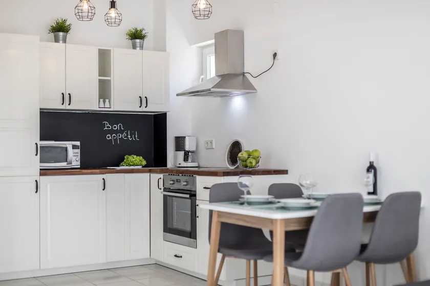 Sunny apartment with a large terrace! - Image 1