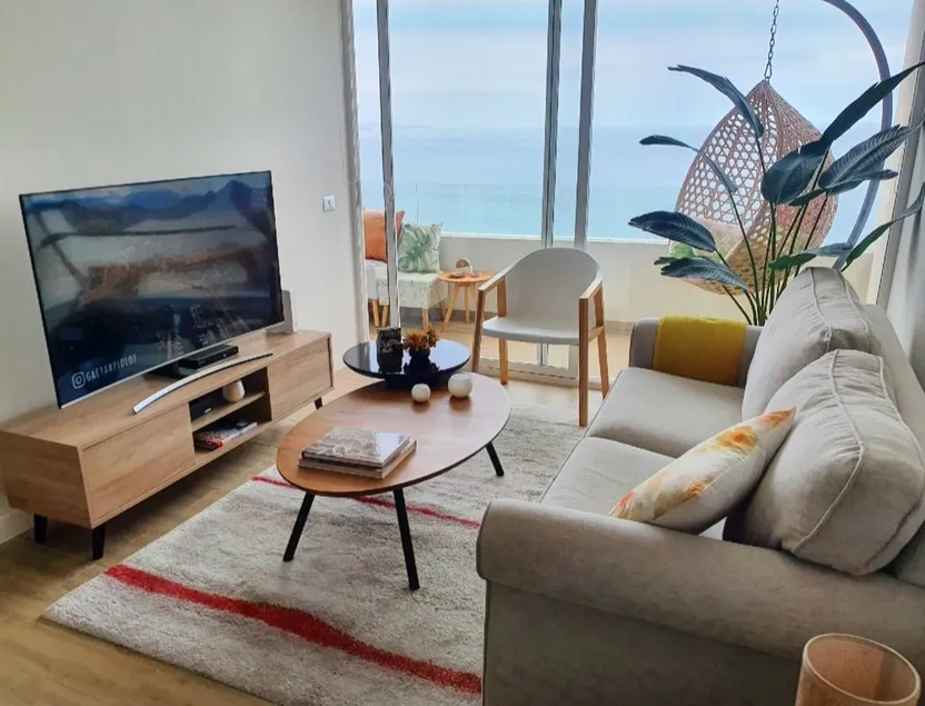 Cozy oceanfront apartment, great location, with parking and steps away from pubs, restaurants, mall, supermarkets and casino. - Image 1