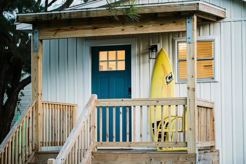 The Boardroom Surf House • Walk 2 Sound • King Bed - Image 1