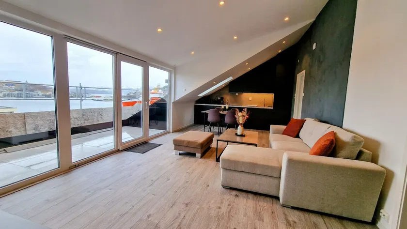 Lovely 2-bedroom loft with panoramic view. - Image 1