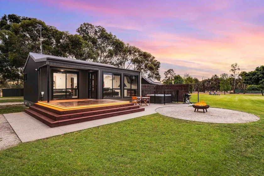 One bedroom cottage with outdoor spa - Image 1