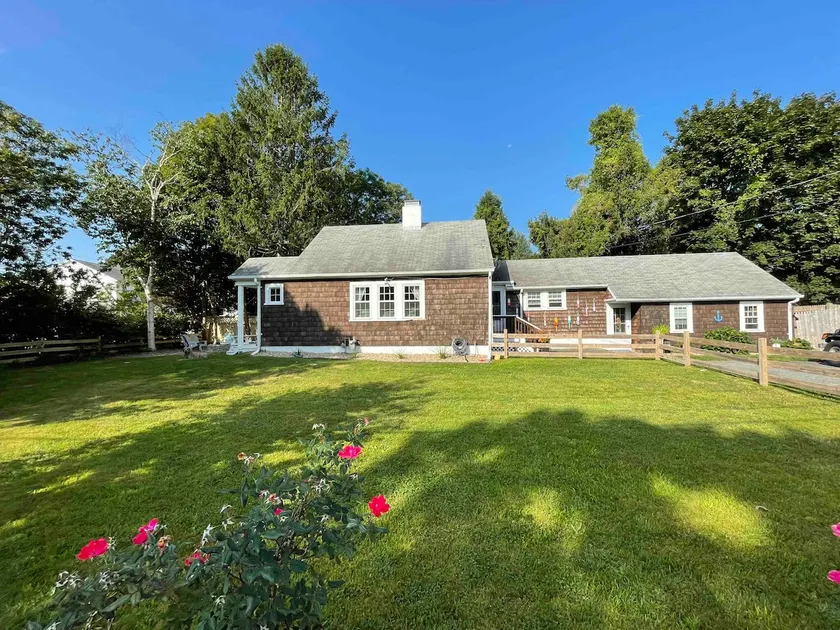 Cape Cod Home 3BD, walk to restaurants & Canal - Image 1