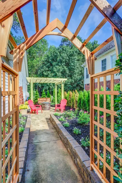 *River Park Cottage*—Charming, Quaint & Private! - Image 1