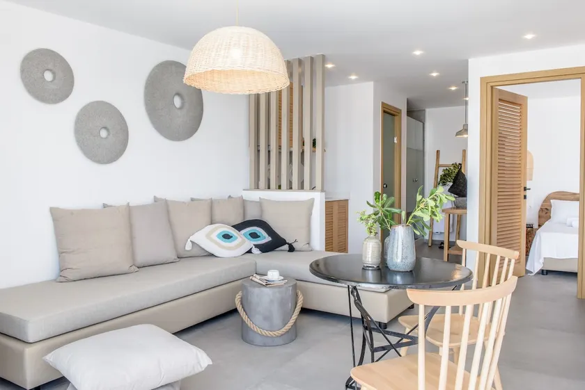 Laia Seafront Luxury Apartments - Image 1