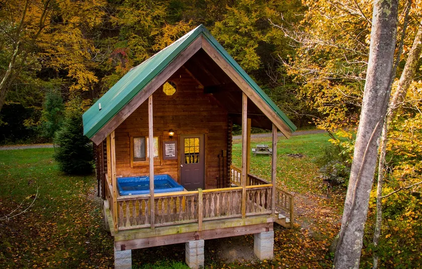 Log Cottage 423 w/Hot Tub - Image 1