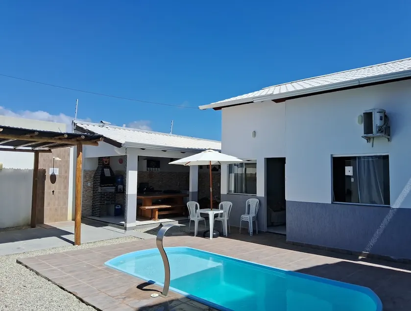 Cheerful house with pool less than 50 meters from the beach - Image 1