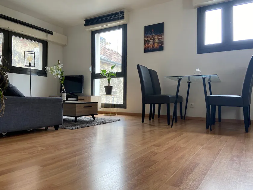 Flat in center city - Image 1