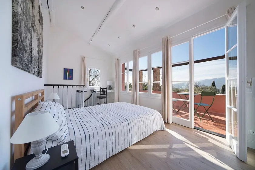 Charming panoramic veranda. - Image 1