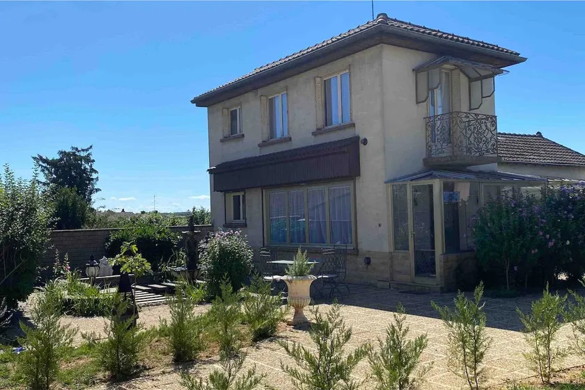 Spacious house in downtown Tournus - Image 1