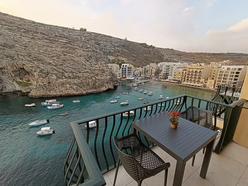Seafront UNIQUE flat in Xlendi - Image 1