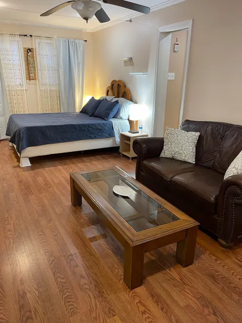 In Law-Suite- ideal for nurses, close to Phoebe! - Image 1