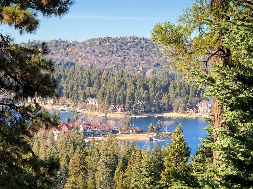 Peaceful Cozy Cabin Amongst the Trees with View of Lake Arrowhead - Image 1