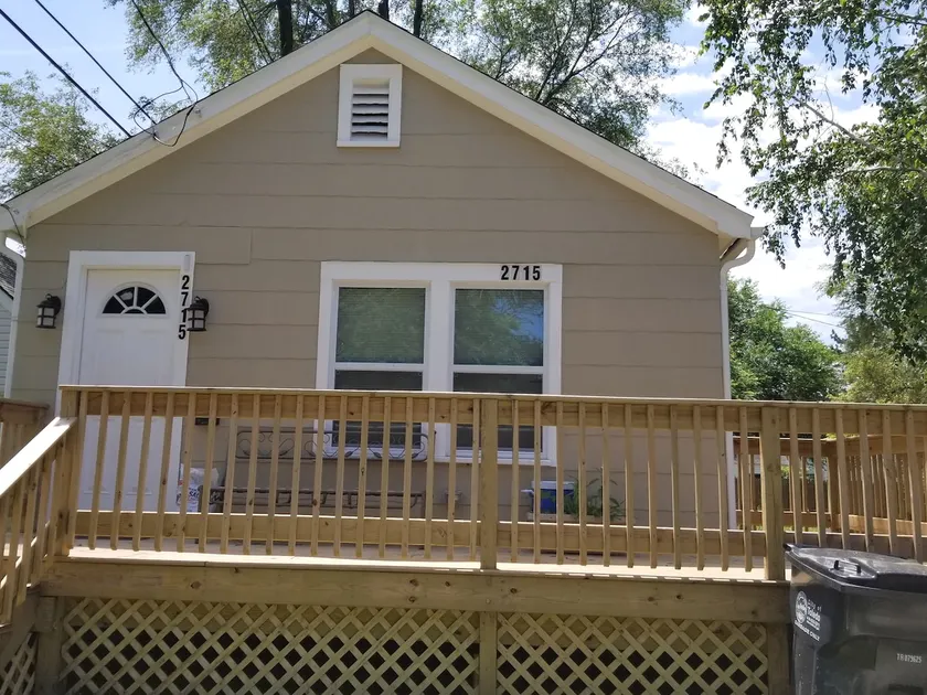 Little house on campus - Image 1