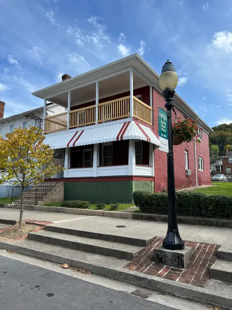 The Historic Hinton View - Image 1
