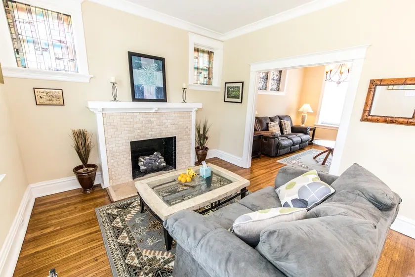 Sleeps 9, walk to Forest Park/WashU/Zoo/DelmarLoop - Image 1